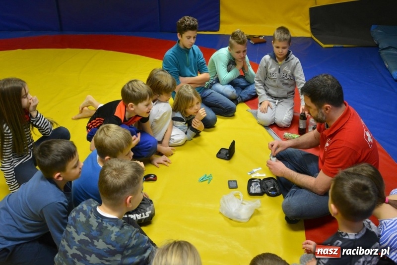 Zdjęcie w galerii na portalu naszraciborz.pl: Profilaktyka w klubie Łamator wiadomości z regionu