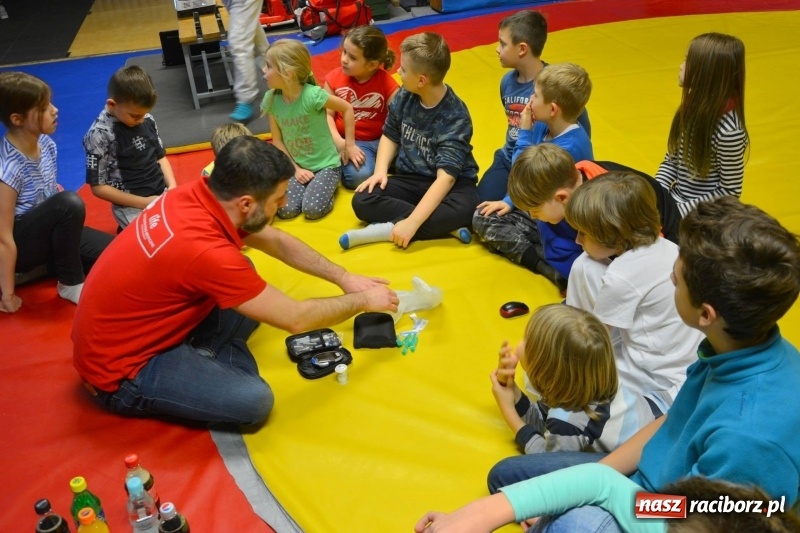 Zdjęcie w galerii na portalu naszraciborz.pl: Profilaktyka w klubie Łamator wiadomości z regionu