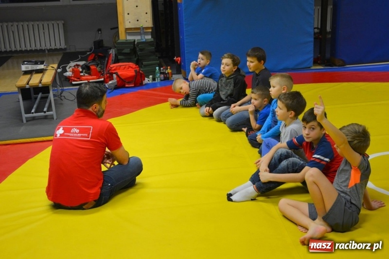Zdjęcie w galerii na portalu naszraciborz.pl: Profilaktyka w klubie Łamator wiadomości z regionu