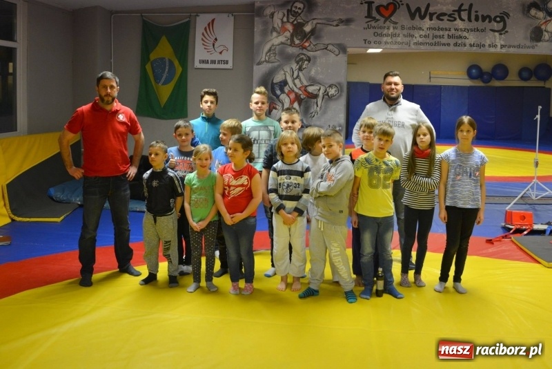 Zdjęcie w galerii na portalu naszraciborz.pl: Profilaktyka w klubie Łamator wiadomości z regionu