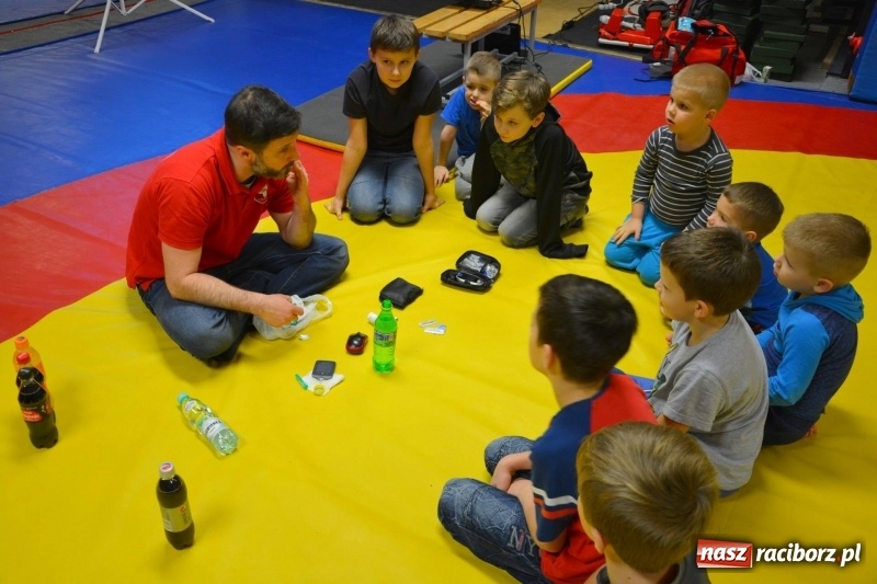 Zdjęcie w galerii na portalu naszraciborz.pl: Profilaktyka w klubie Łamator wiadomości z regionu