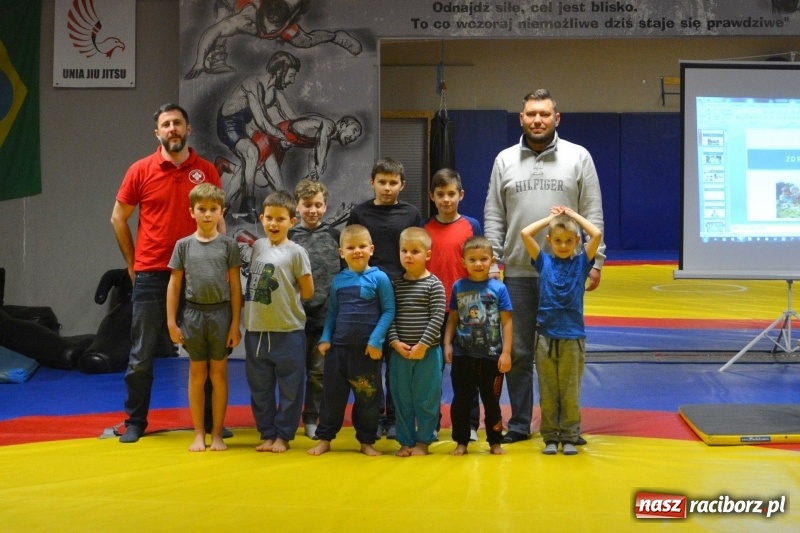 Zdjęcie w galerii na portalu naszraciborz.pl: Profilaktyka w klubie Łamator wiadomości z regionu