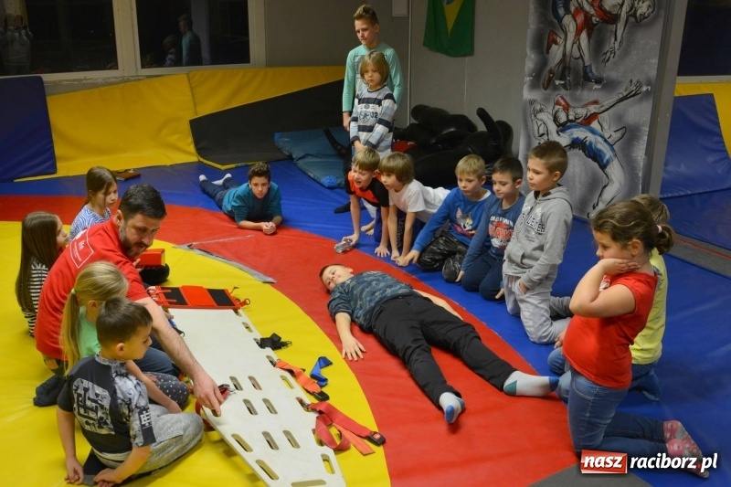 Zdjęcie w galerii na portalu naszraciborz.pl: Profilaktyka w klubie Łamator wiadomości z regionu