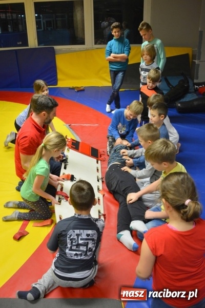 Zdjęcie w galerii na portalu naszraciborz.pl: Profilaktyka w klubie Łamator wiadomości z regionu