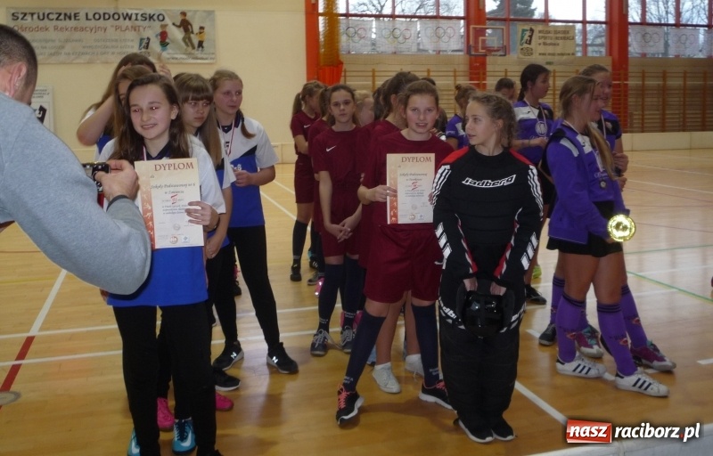 Zdjęcie w galerii na portalu naszraciborz.pl: Tworkowiki w finale Igrzysk Dzieci Województwa Śląskiego w unihokeju  wiadomości z regionu