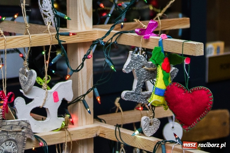 Zdjęcie w galerii na portalu naszraciborz.pl: Koncert kolęd i kiermasz w I LO wiadomości z regionu