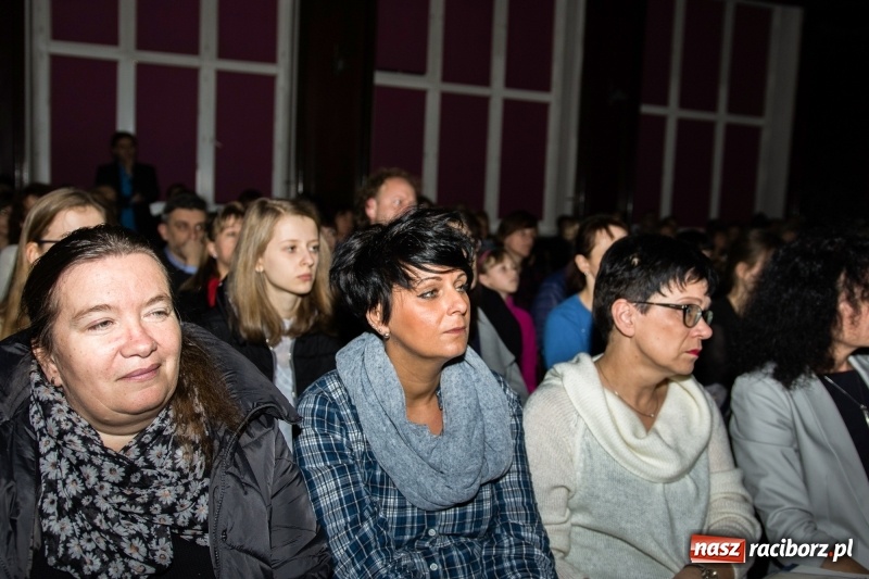 Zdjęcie w galerii na portalu naszraciborz.pl: Koncert kolęd i kiermasz w I LO wiadomości z regionu