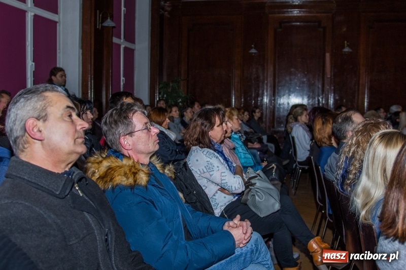 Zdjęcie w galerii na portalu naszraciborz.pl: Koncert kolęd i kiermasz w I LO wiadomości z regionu