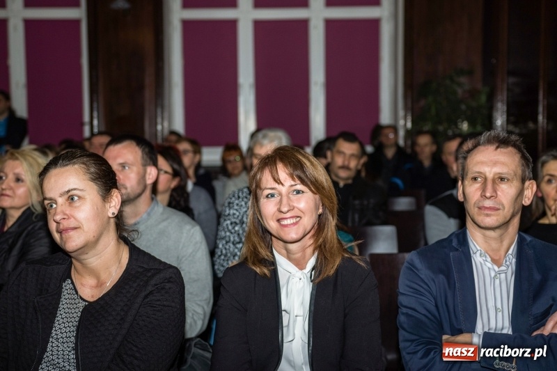 Zdjęcie w galerii na portalu naszraciborz.pl: Koncert kolęd i kiermasz w I LO wiadomości z regionu