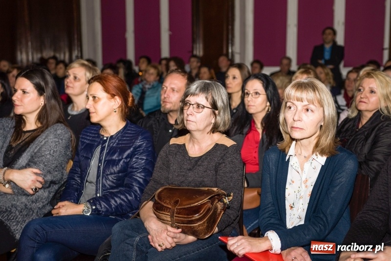Zdjęcie w galerii na portalu naszraciborz.pl: Koncert kolęd i kiermasz w I LO wiadomości z regionu