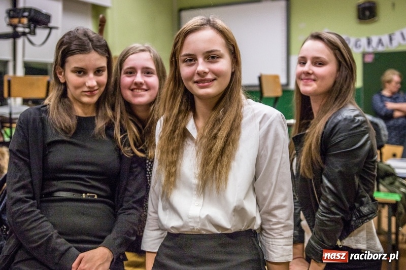 Zdjęcie w galerii na portalu naszraciborz.pl: Koncert kolęd i kiermasz w I LO wiadomości z regionu