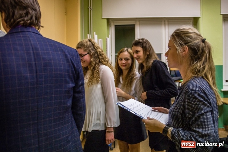 Zdjęcie w galerii na portalu naszraciborz.pl: Koncert kolęd i kiermasz w I LO wiadomości z regionu