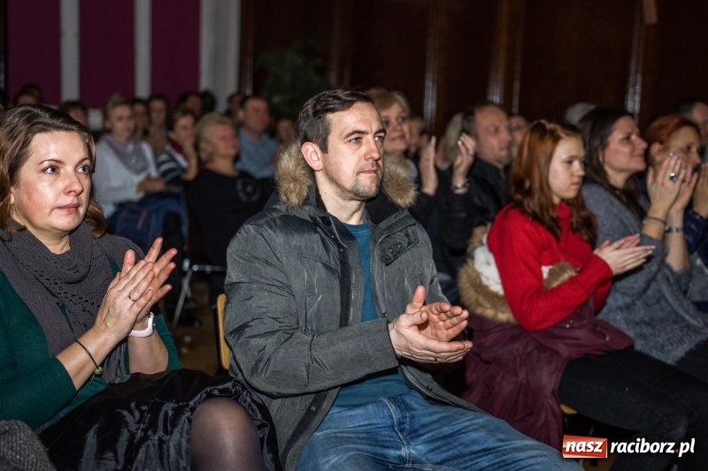 Zdjęcie w galerii na portalu naszraciborz.pl: Koncert kolęd i kiermasz w I LO wiadomości z regionu