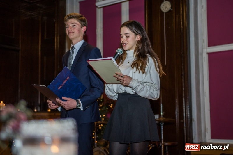 Zdjęcie w galerii na portalu naszraciborz.pl: Koncert kolęd i kiermasz w I LO wiadomości z regionu