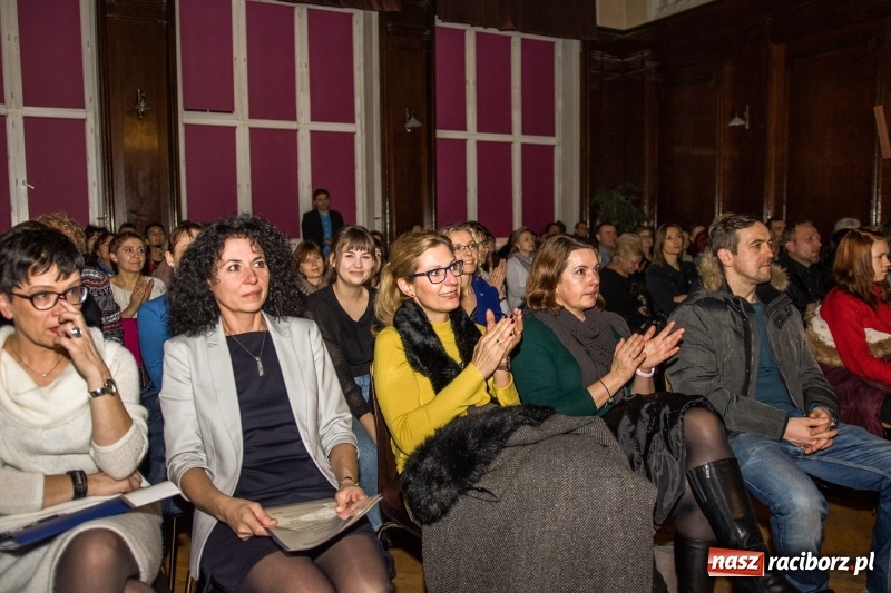 Zdjęcie w galerii na portalu naszraciborz.pl: Koncert kolęd i kiermasz w I LO wiadomości z regionu