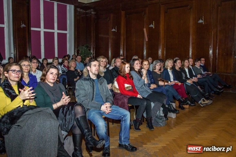 Zdjęcie w galerii na portalu naszraciborz.pl: Koncert kolęd i kiermasz w I LO wiadomości z regionu