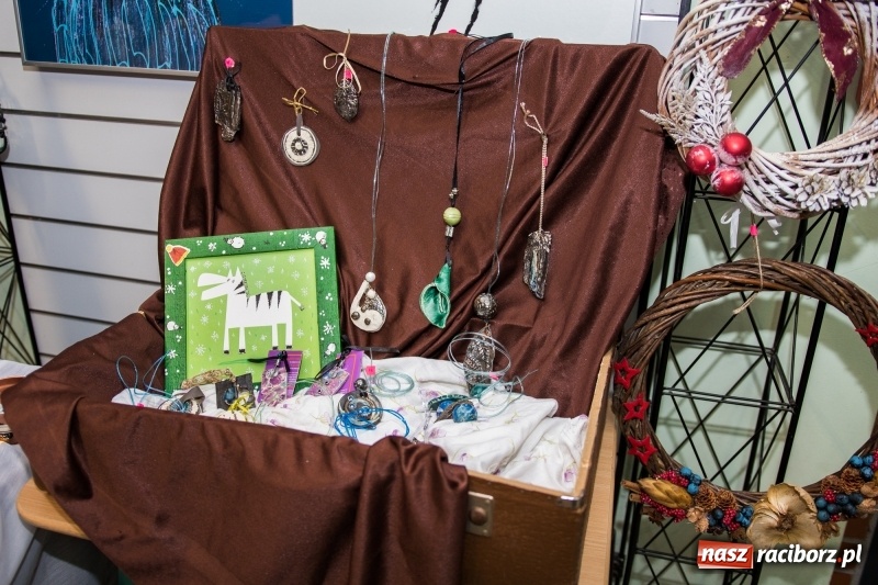 Zdjęcie w galerii na portalu naszraciborz.pl: Koncert kolęd i kiermasz w I LO wiadomości z regionu