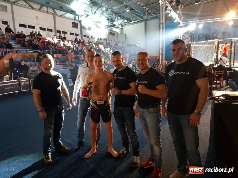 Zdjęcie w galerii na portalu naszraciborz.pl: Mariusz Magda zwyciężył po 40 sekundach walki wiadomości z regionu