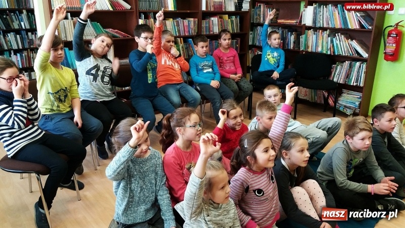 Zdjęcie w galerii na portalu naszraciborz.pl: Boże Narodzenie Krowy Zosi w bibliotece ZSP nr 3 wiadomości z regionu
