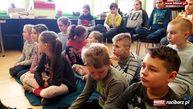 Zdjęcie w galerii na portalu naszraciborz.pl: Boże Narodzenie Krowy Zosi w bibliotece ZSP nr 3 wiadomości z regionu