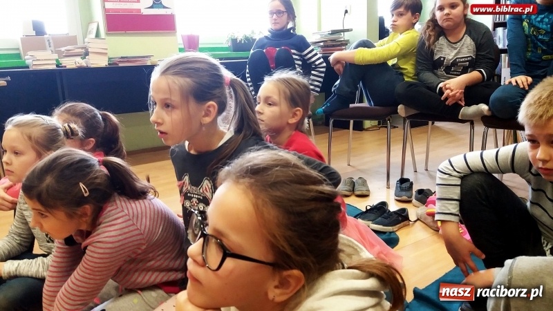 Zdjęcie w galerii na portalu naszraciborz.pl: Boże Narodzenie Krowy Zosi w bibliotece ZSP nr 3 wiadomości z regionu