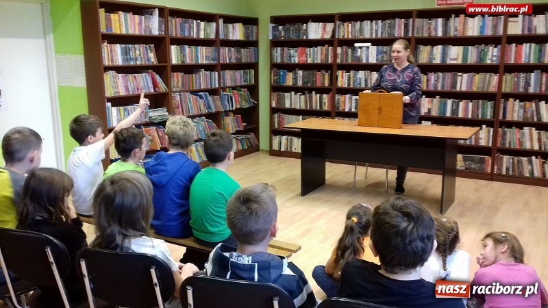 Zdjęcie w galerii na portalu naszraciborz.pl: Boże Narodzenie Krowy Zosi w bibliotece ZSP nr 3 wiadomości z regionu