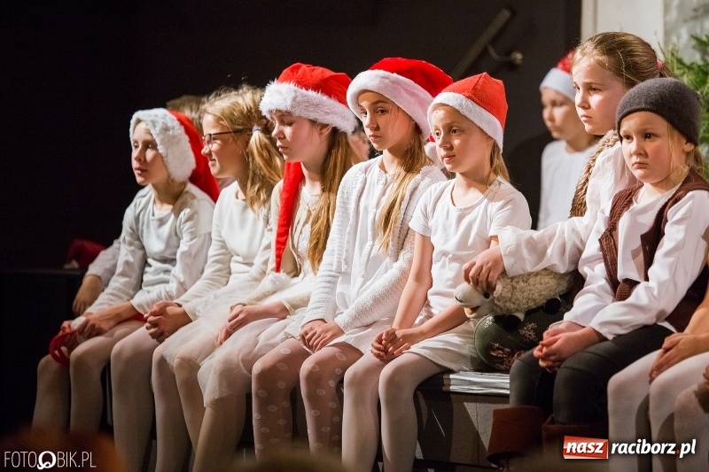 Zdjęcie w galerii na portalu naszraciborz.pl: Koncert kolędowy uczniów i nauczycieli szkoły muzycznej wiadomości z regionu