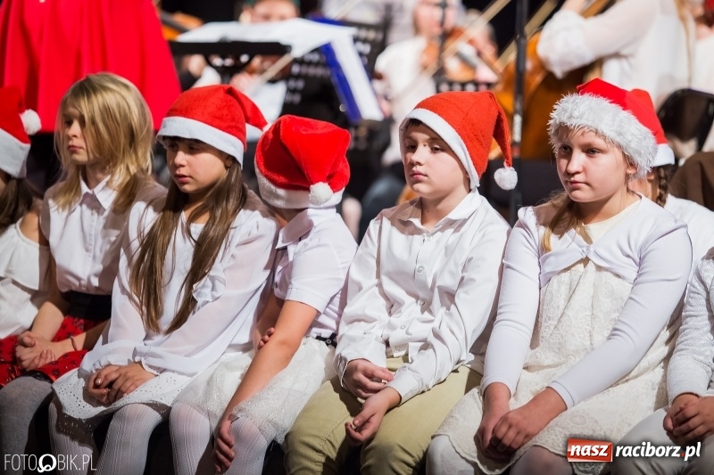 Zdjęcie w galerii na portalu naszraciborz.pl: Koncert kolędowy uczniów i nauczycieli szkoły muzycznej wiadomości z regionu