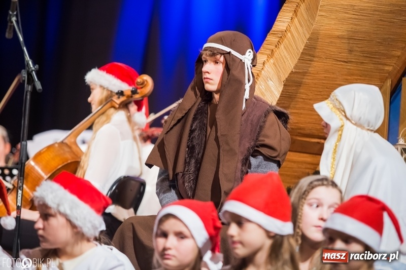Zdjęcie w galerii na portalu naszraciborz.pl: Koncert kolędowy uczniów i nauczycieli szkoły muzycznej wiadomości z regionu