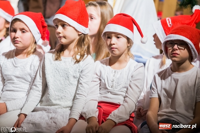Zdjęcie w galerii na portalu naszraciborz.pl: Koncert kolędowy uczniów i nauczycieli szkoły muzycznej wiadomości z regionu