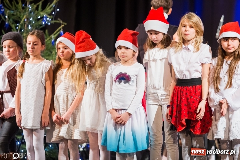 Zdjęcie w galerii na portalu naszraciborz.pl: Koncert kolędowy uczniów i nauczycieli szkoły muzycznej wiadomości z regionu