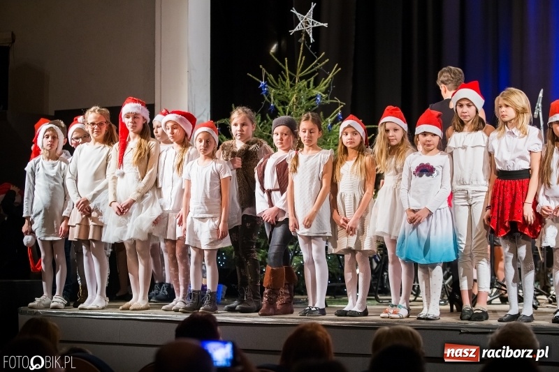 Zdjęcie w galerii na portalu naszraciborz.pl: Koncert kolędowy uczniów i nauczycieli szkoły muzycznej wiadomości z regionu