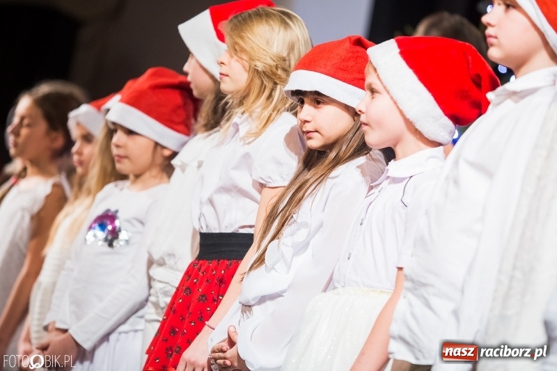 Zdjęcie w galerii na portalu naszraciborz.pl: Koncert kolędowy uczniów i nauczycieli szkoły muzycznej wiadomości z regionu