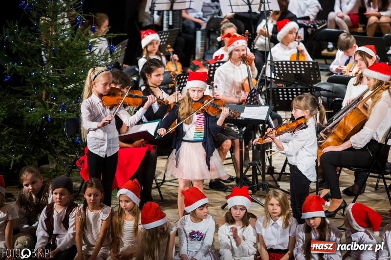 Zdjęcie w galerii na portalu naszraciborz.pl: Koncert kolędowy uczniów i nauczycieli szkoły muzycznej wiadomości z regionu