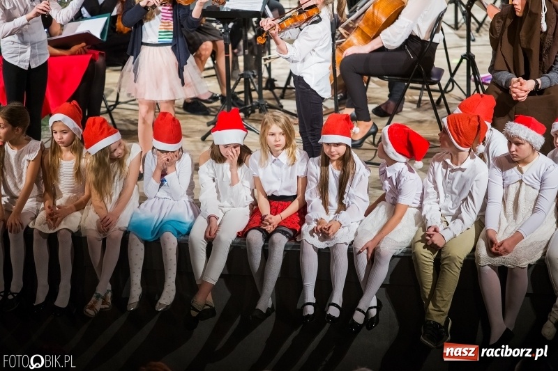 Zdjęcie w galerii na portalu naszraciborz.pl: Koncert kolędowy uczniów i nauczycieli szkoły muzycznej wiadomości z regionu