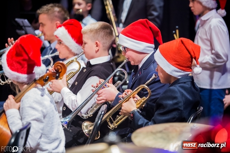 Zdjęcie w galerii na portalu naszraciborz.pl: Koncert kolędowy uczniów i nauczycieli szkoły muzycznej wiadomości z regionu