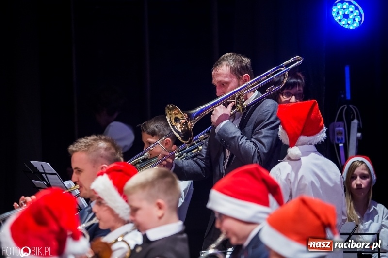 Zdjęcie w galerii na portalu naszraciborz.pl: Koncert kolędowy uczniów i nauczycieli szkoły muzycznej wiadomości z regionu