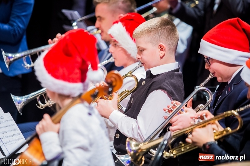 Zdjęcie w galerii na portalu naszraciborz.pl: Koncert kolędowy uczniów i nauczycieli szkoły muzycznej wiadomości z regionu