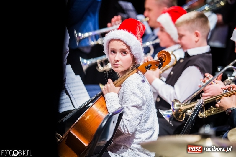 Zdjęcie w galerii na portalu naszraciborz.pl: Koncert kolędowy uczniów i nauczycieli szkoły muzycznej wiadomości z regionu