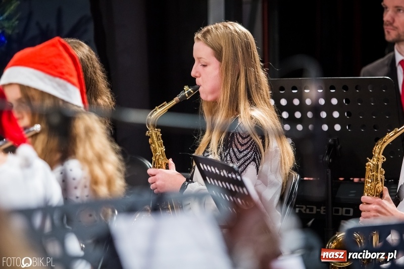 Zdjęcie w galerii na portalu naszraciborz.pl: Koncert kolędowy uczniów i nauczycieli szkoły muzycznej wiadomości z regionu