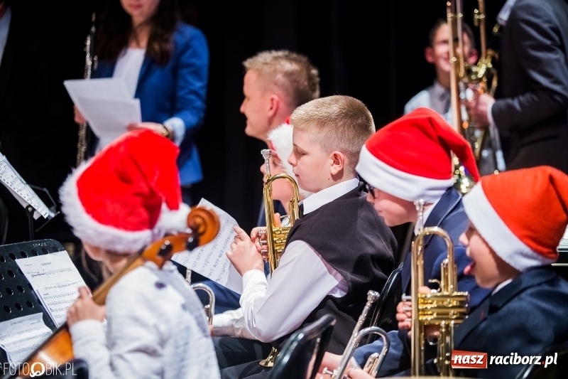 Zdjęcie w galerii na portalu naszraciborz.pl: Koncert kolędowy uczniów i nauczycieli szkoły muzycznej wiadomości z regionu