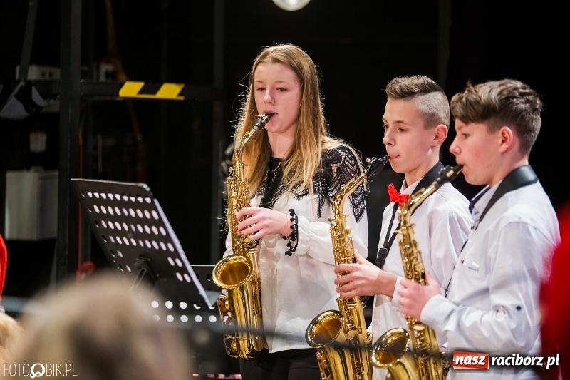 Zdjęcie w galerii na portalu naszraciborz.pl: Koncert kolędowy uczniów i nauczycieli szkoły muzycznej wiadomości z regionu