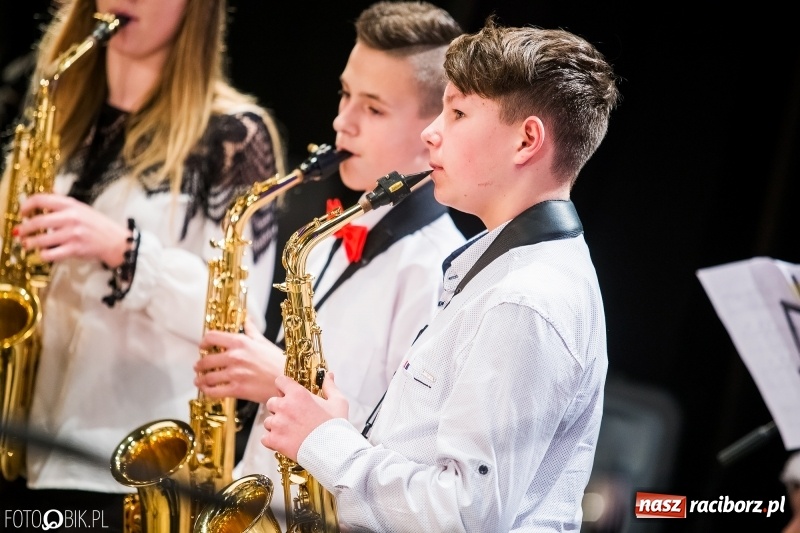 Zdjęcie w galerii na portalu naszraciborz.pl: Koncert kolędowy uczniów i nauczycieli szkoły muzycznej wiadomości z regionu