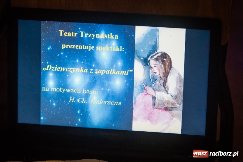 Zdjęcie w galerii na portalu naszraciborz.pl: Dzieci i młodzież SP 13 wystawiły Dziewczynkę z Zapałkami wiadomości z regionu