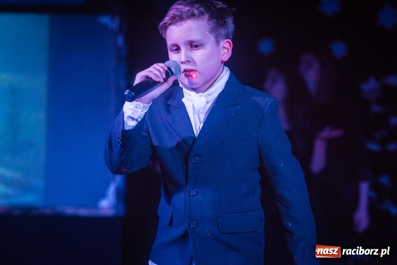 Zdjęcie w galerii na portalu naszraciborz.pl: Dzieci i młodzież SP 13 wystawiły Dziewczynkę z Zapałkami wiadomości z regionu