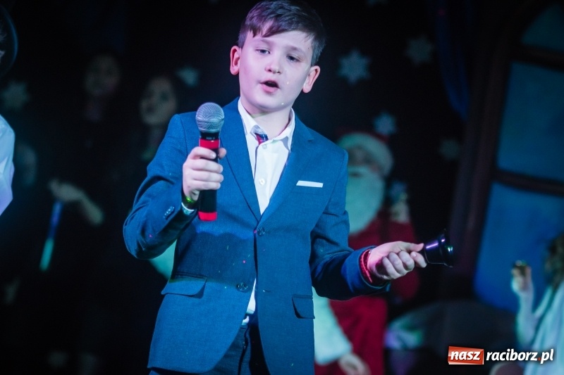 Zdjęcie w galerii na portalu naszraciborz.pl: Dzieci i młodzież SP 13 wystawiły Dziewczynkę z Zapałkami wiadomości z regionu