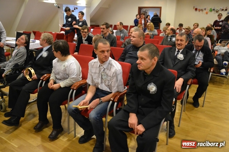 Zdjęcie w galerii na portalu naszraciborz.pl: Szczególne spotkanie wigilijne na raciborskim zamku  wiadomości z regionu