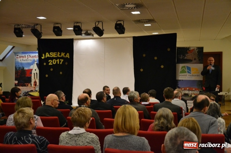 Zdjęcie w galerii na portalu naszraciborz.pl: Szczególne spotkanie wigilijne na raciborskim zamku  wiadomości z regionu