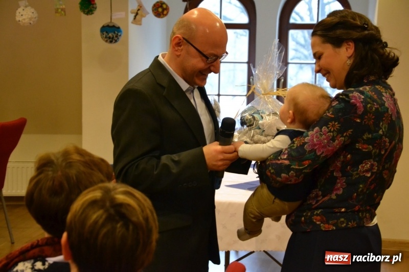 Zdjęcie w galerii na portalu naszraciborz.pl: Szczególne spotkanie wigilijne na raciborskim zamku  wiadomości z regionu