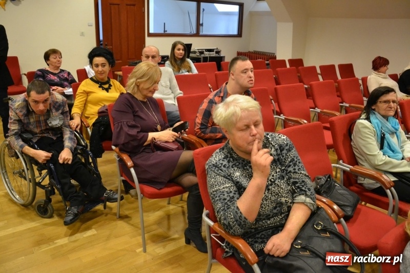 Zdjęcie w galerii na portalu naszraciborz.pl: Szczególne spotkanie wigilijne na raciborskim zamku  wiadomości z regionu